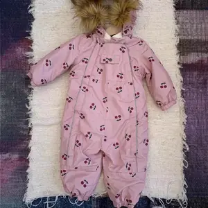 معطف شتوي للأطفال سميك وبدلات دافئة ملابس كرزية مقاومة للماء ومقاومة للرياح والثلج سترة قطنية للتزلج