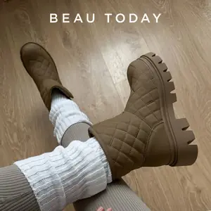 حذاء برقبة للجليد للنساء من جلد البقر بمقدمة مستديرة ، حذاء برقبة على شكل منصة للكاحل ، حذاء من الفرو الدافئ ، ماسي ، مصنوع يدويًا ، أنثى ، شتاء ،