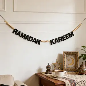 لافتة رمضان كريم مبارك ديكور حروف سوداء مع خرزات خشبية مهرجان العيد الإسلامي هدية زينة معلقة على الحائط